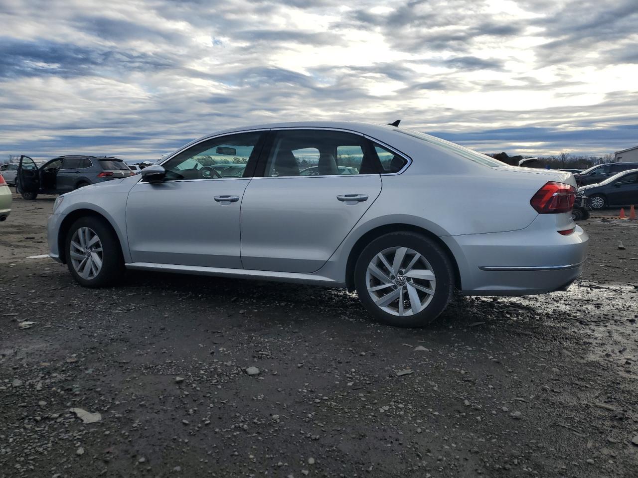 VOLKSWAGEN PASSAT SE