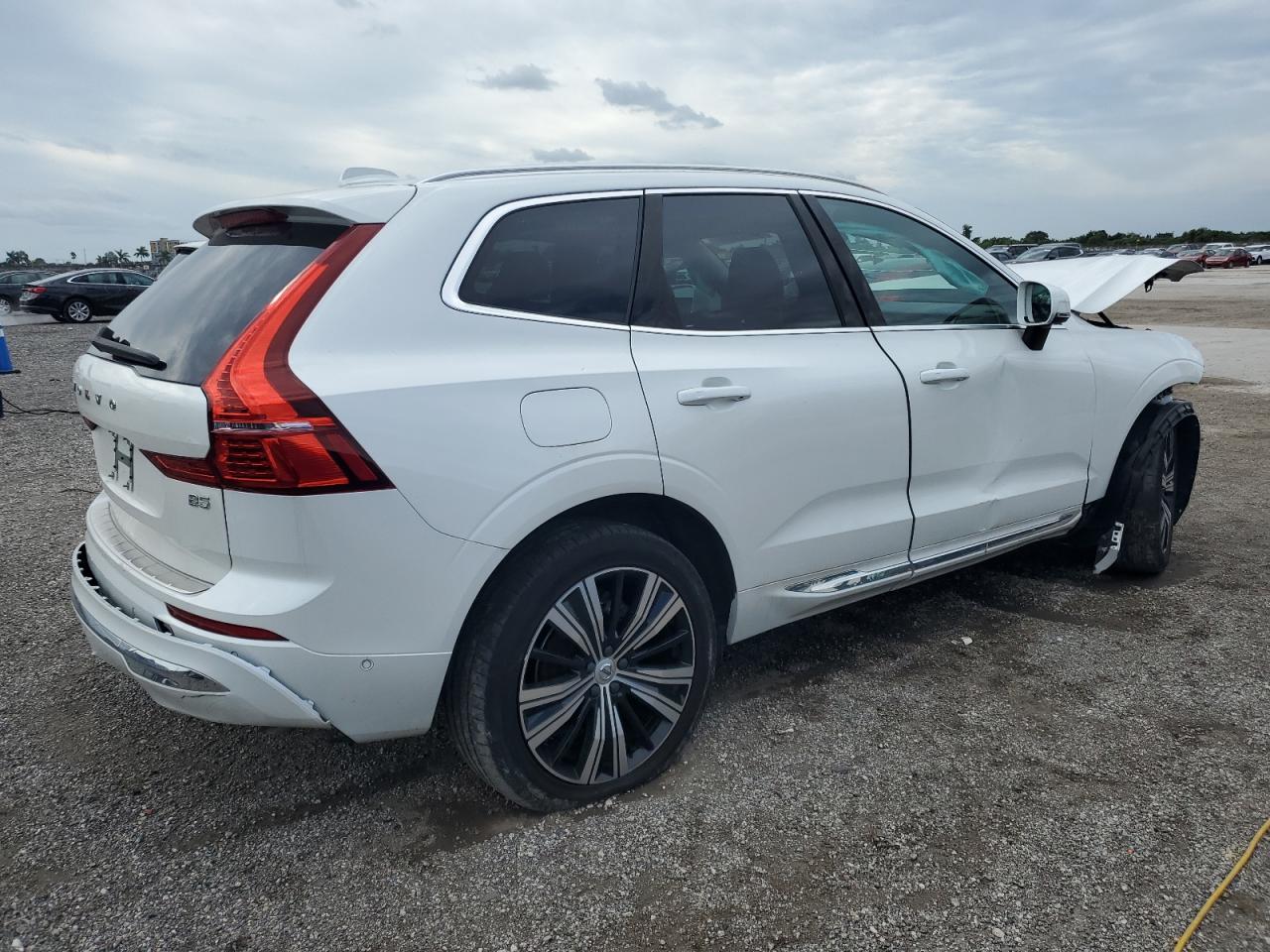 VOLVO XC60 PLUS