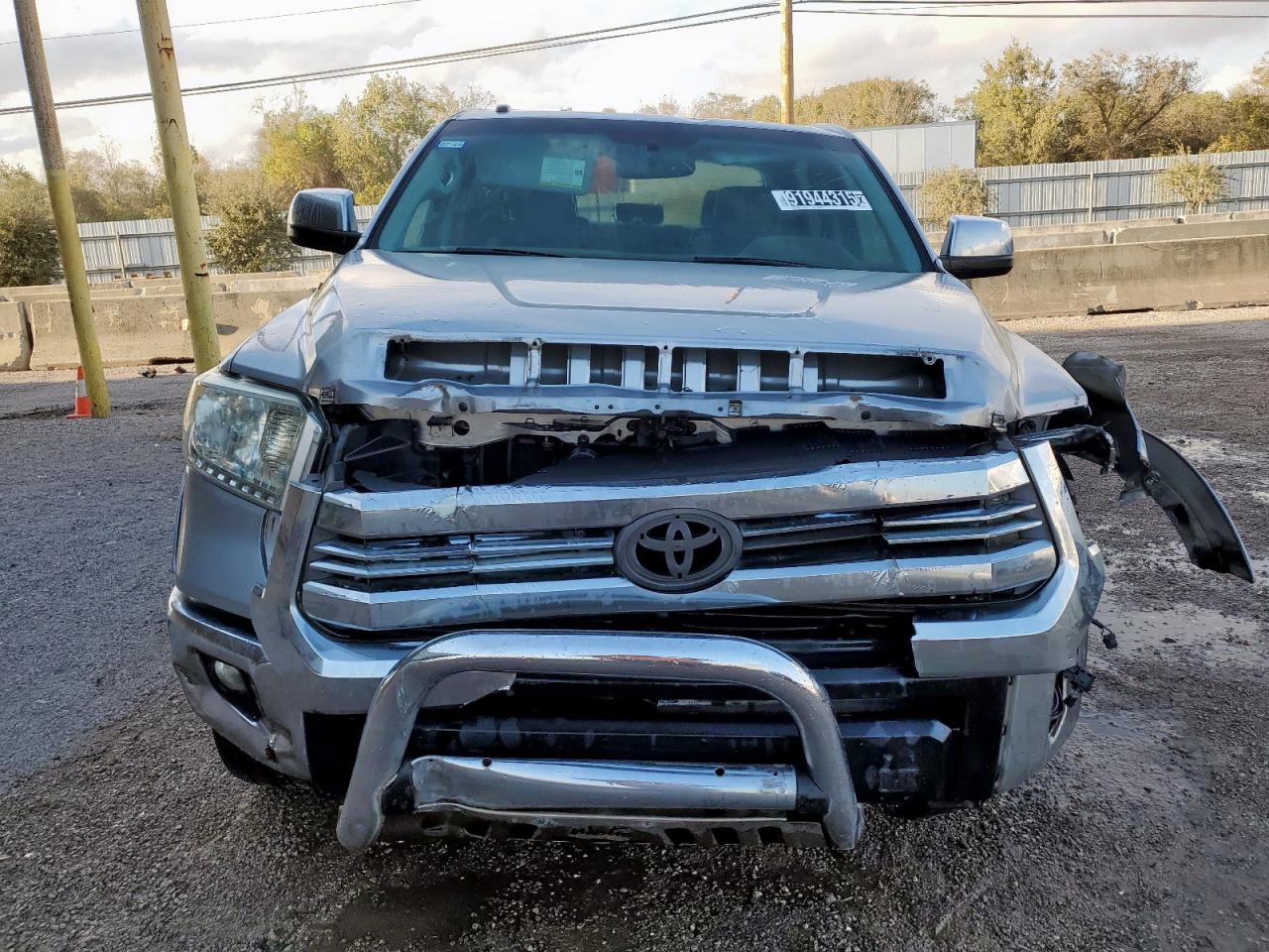 TOYOTA TUNDRA CREWMAX SR5