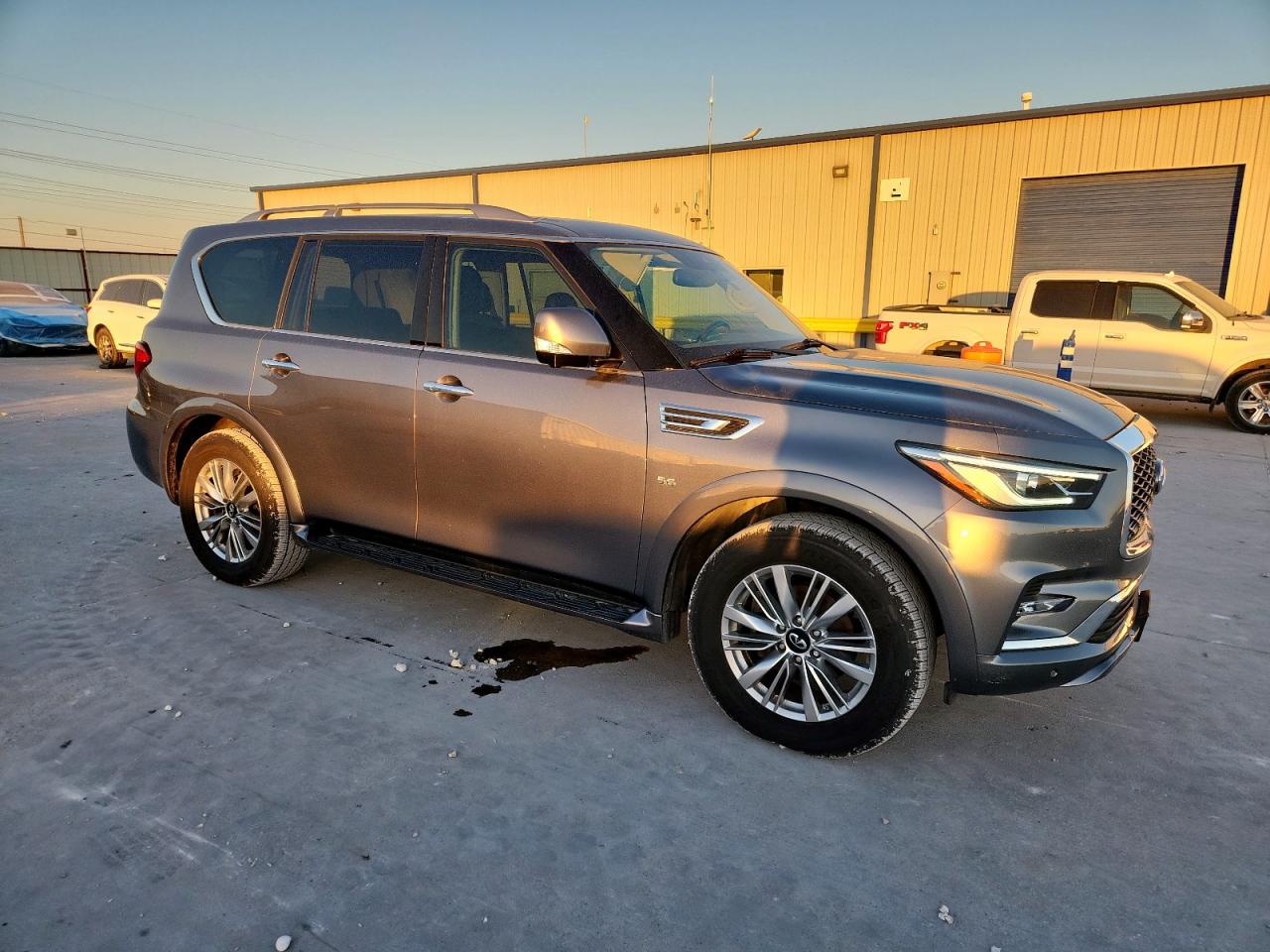 INFINITI QX80 LUXE