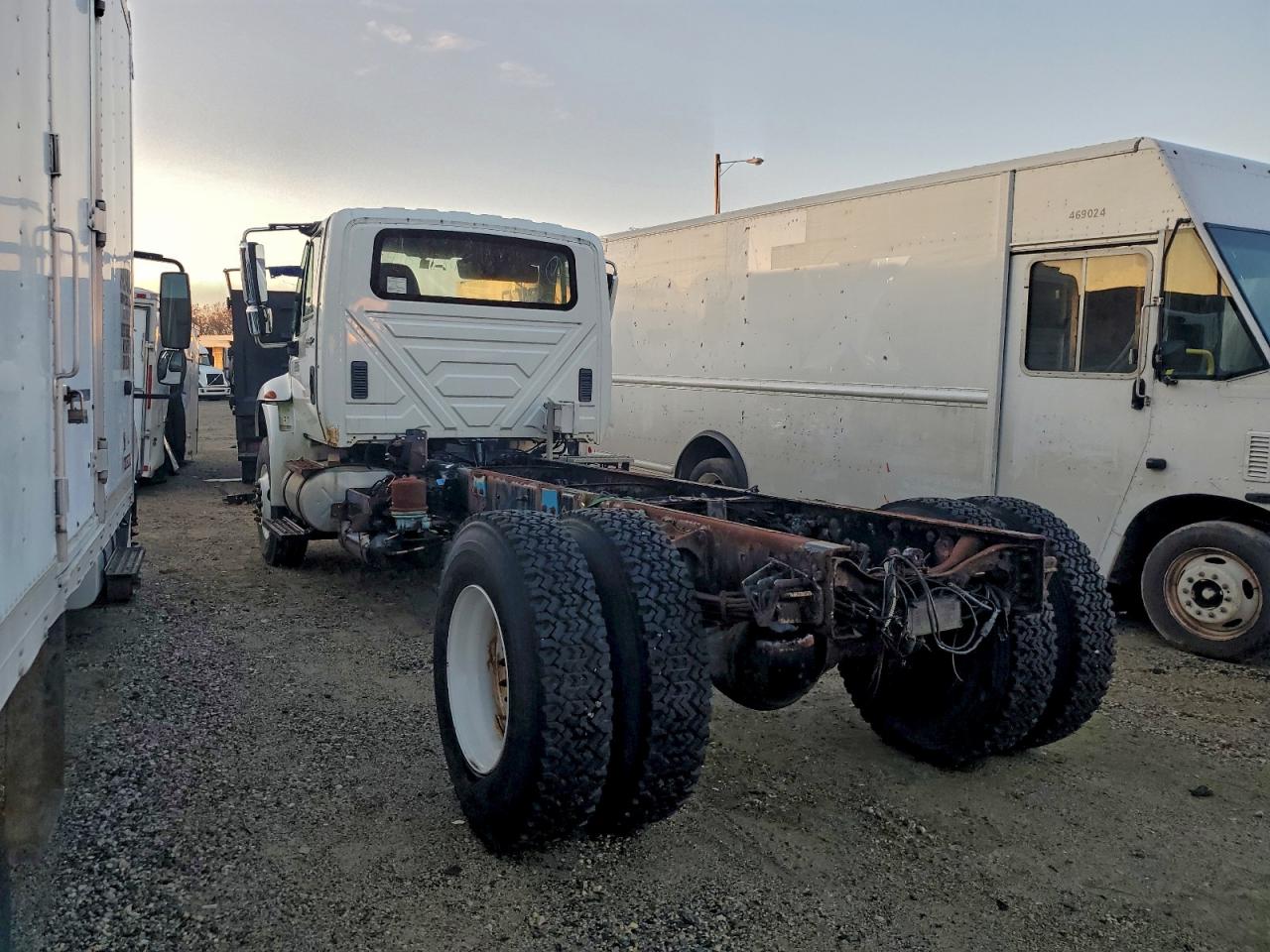 Lot #3308254171 2012 INTERNATIONAL 4000 4400
