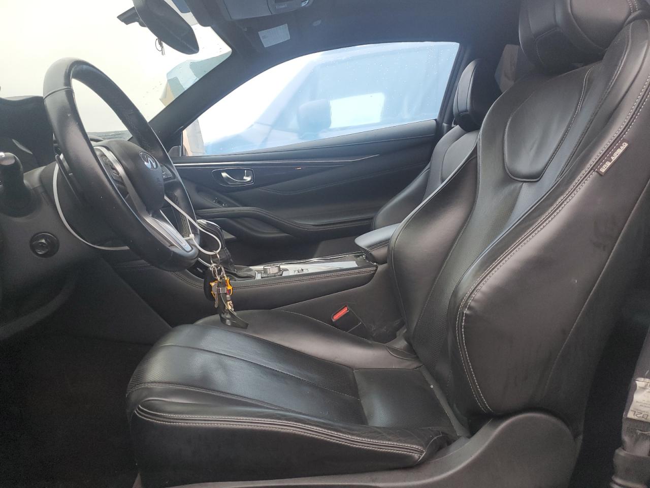 INFINITI Q60 LUXE 300