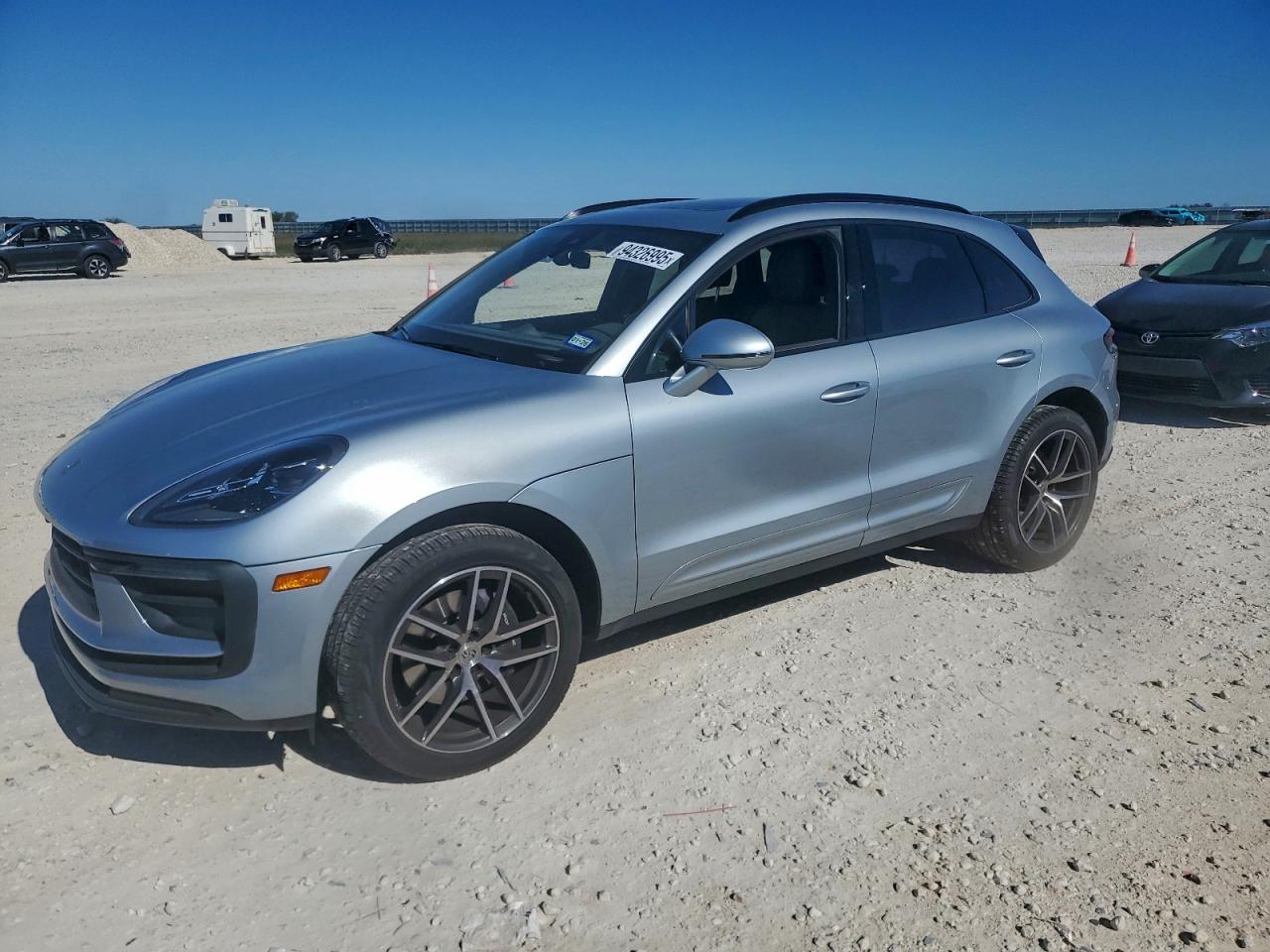 PORSCHE MACAN BASE