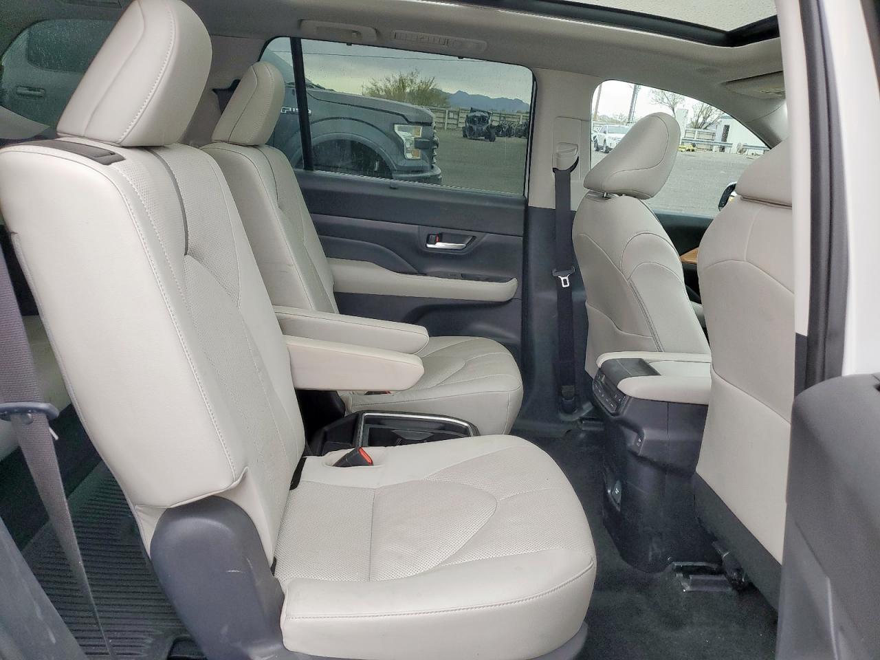 TOYOTA HIGHLANDER XLE