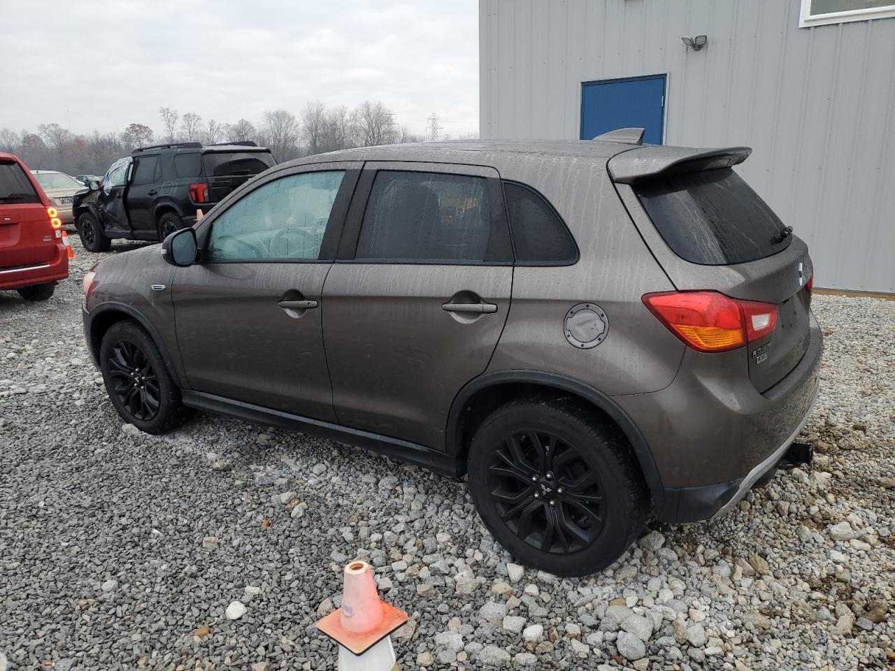 MITSUBISHI OUTLANDER ES