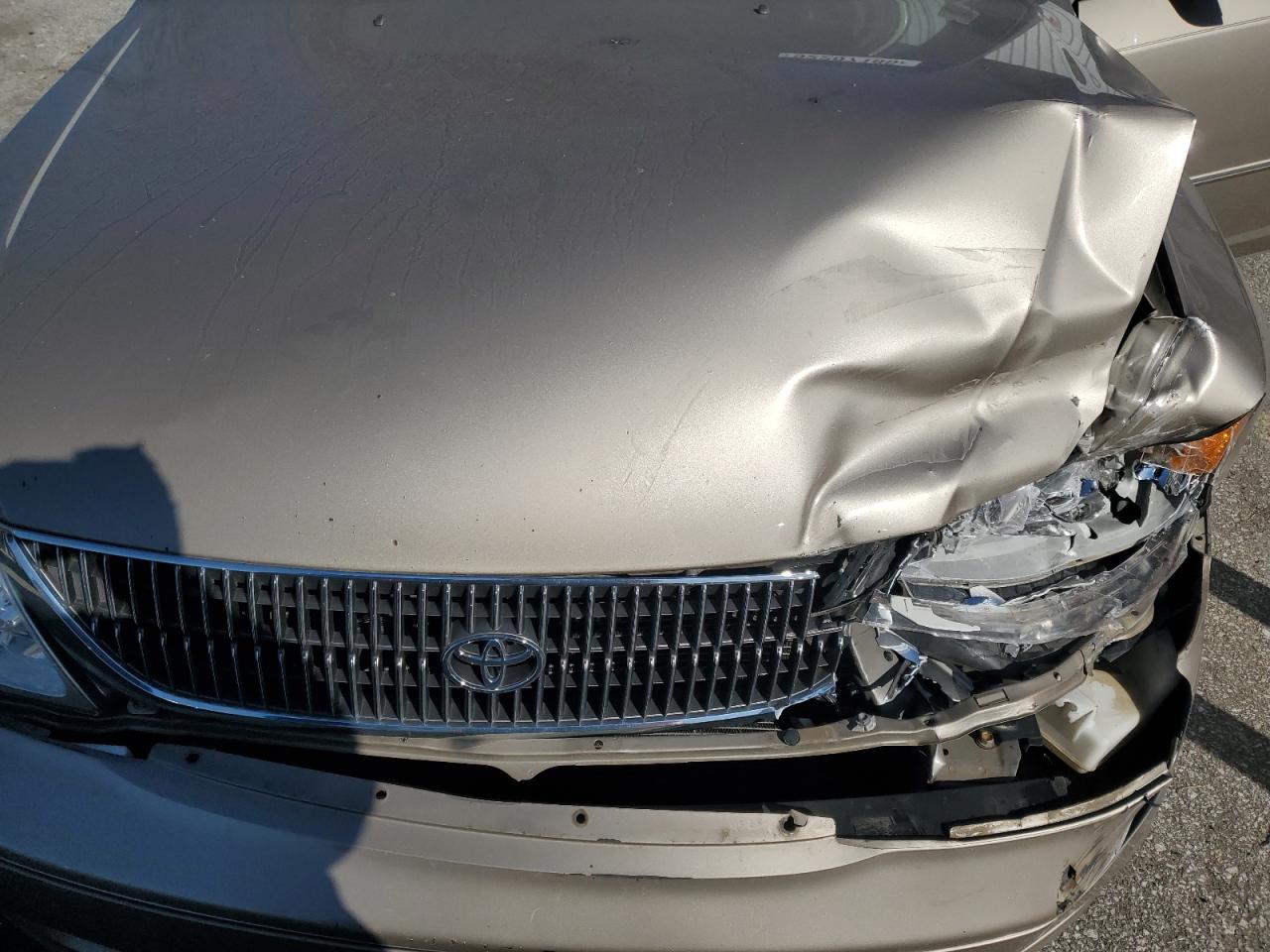 Lot #3301741349 2000 TOYOTA AVALON XL