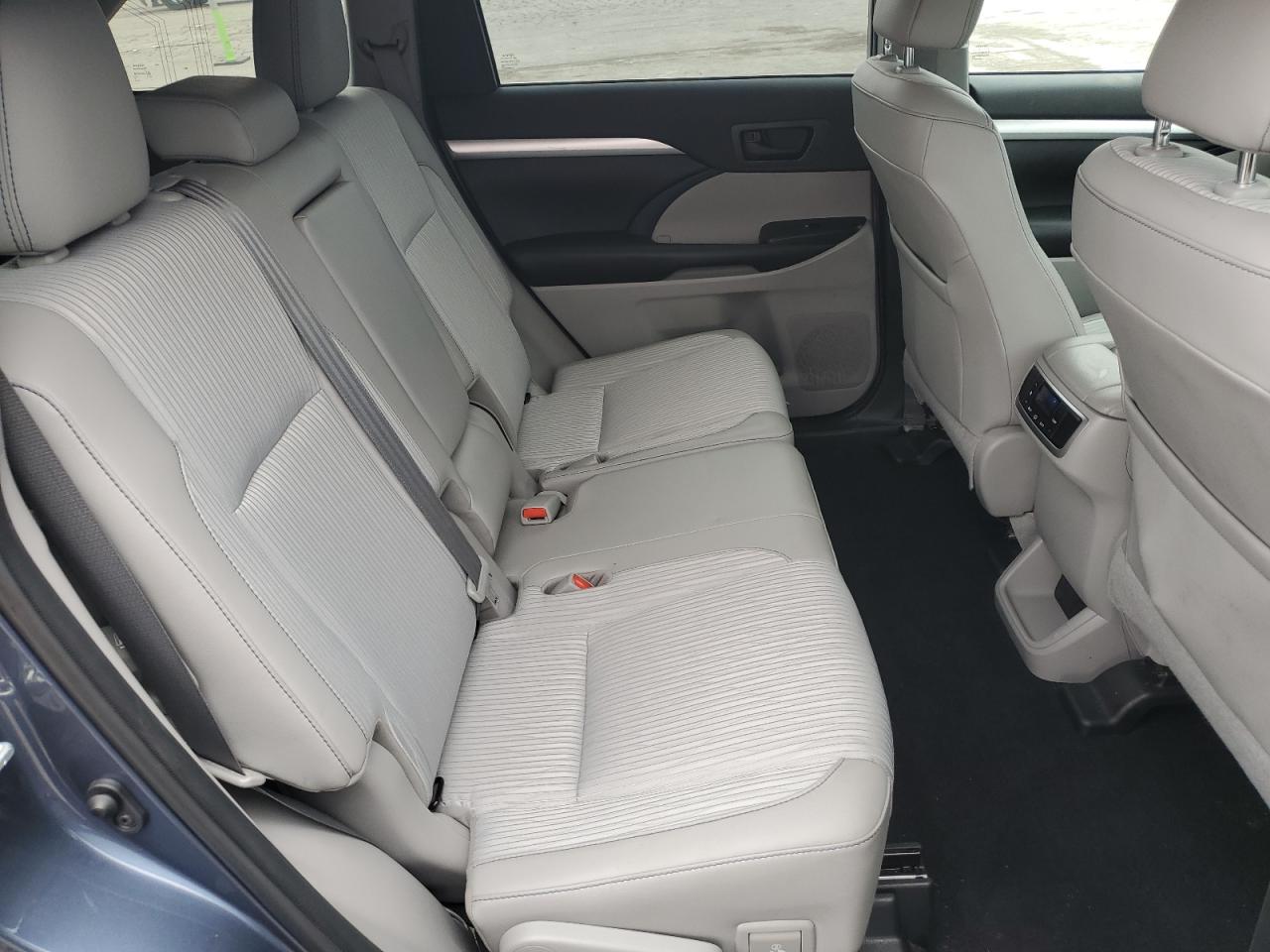 TOYOTA HIGHLANDER LE