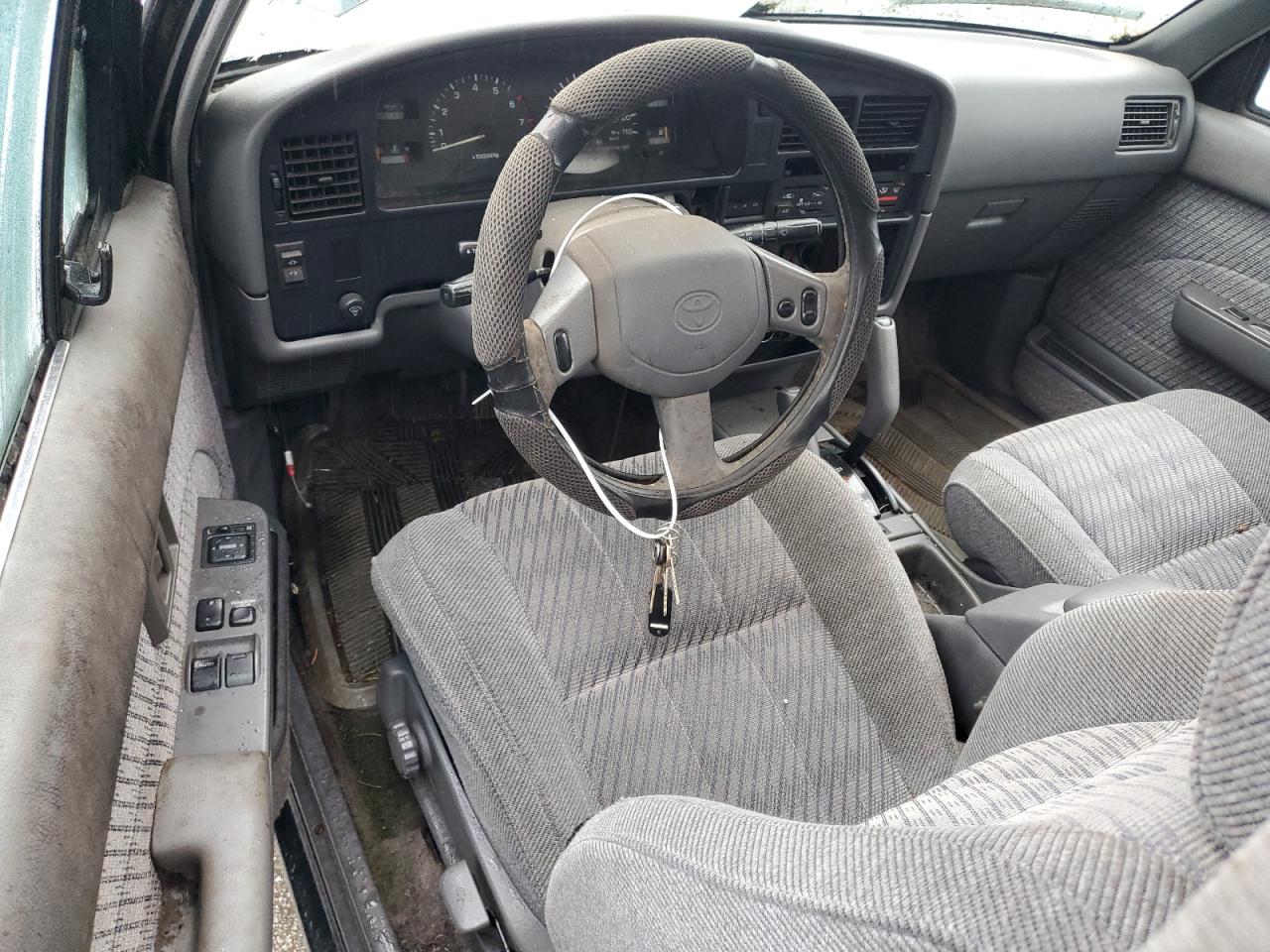 Lot #3290214237 1993 TOYOTA PICKUP 1/2