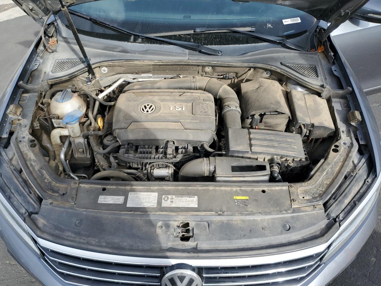 VOLKSWAGEN PASSAT SE