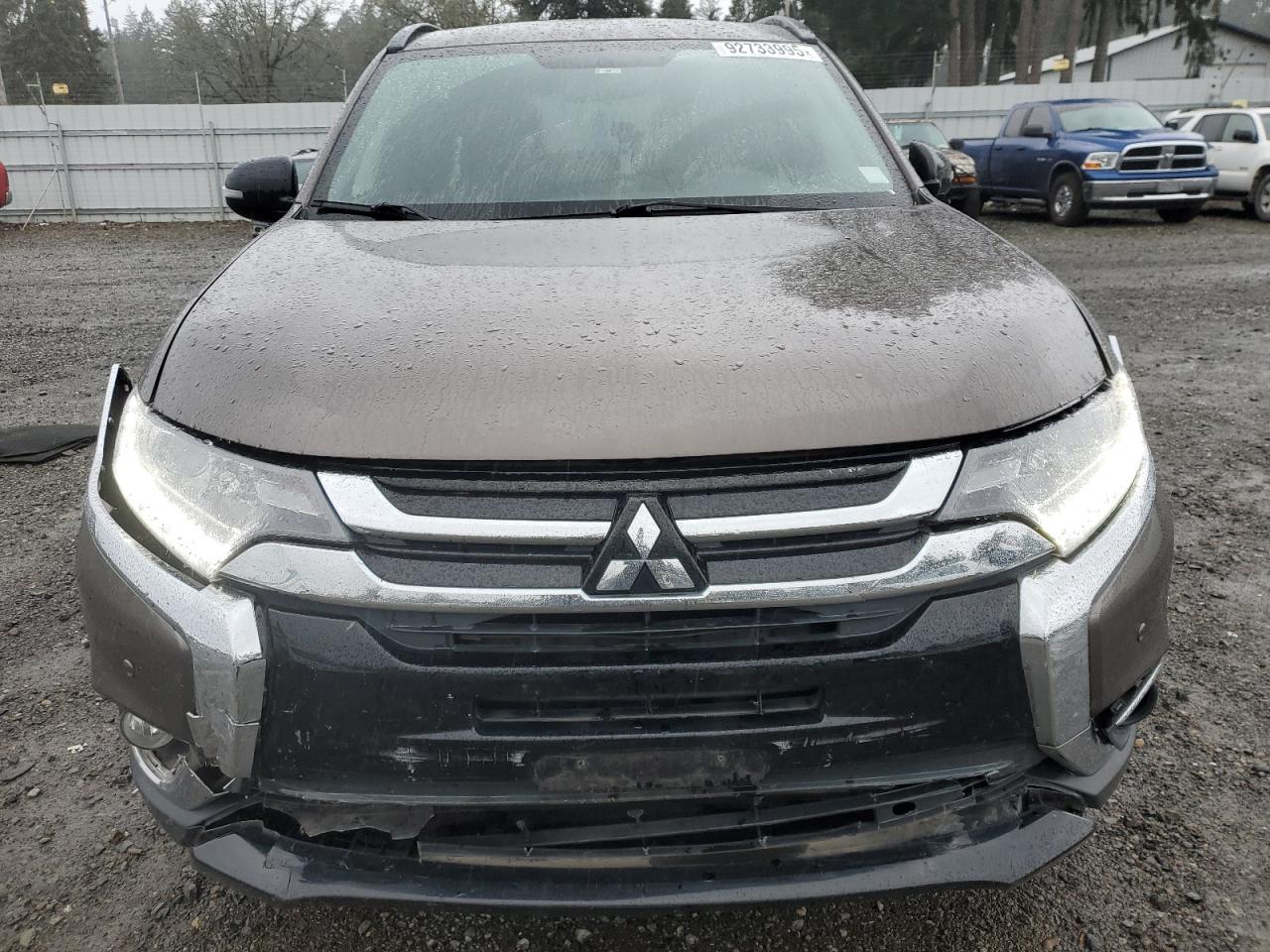 MITSUBISHI OUTLANDER SE