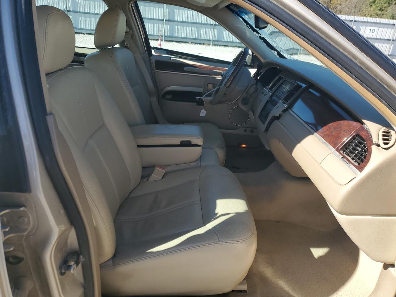 Lot #3284826524 2006 LINCOLN TOWN CAR S