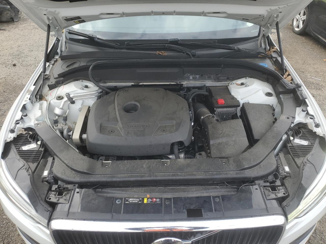 VOLVO XC60 T5 MOMENTUM