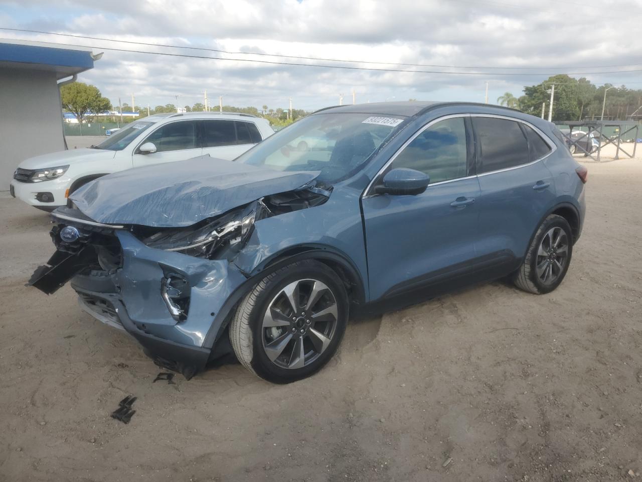 Lot #3301782380 2023 FORD ESCAPE PLA