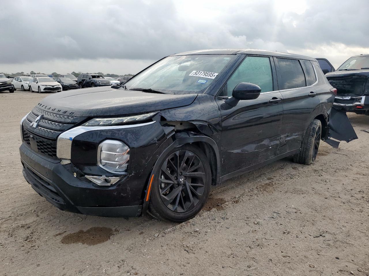 MITSUBISHI OUTLANDER SE