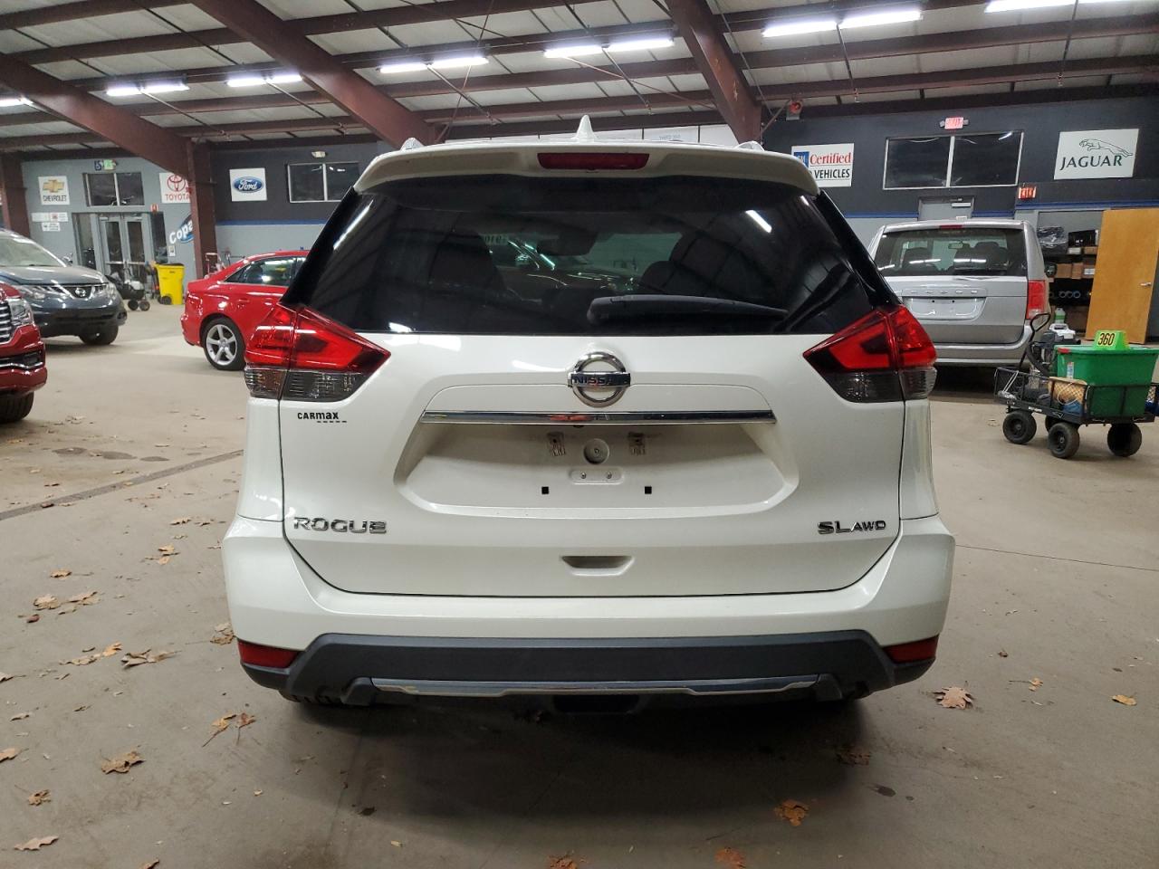 Lot #3304633965 2017 NISSAN ROGUE SV