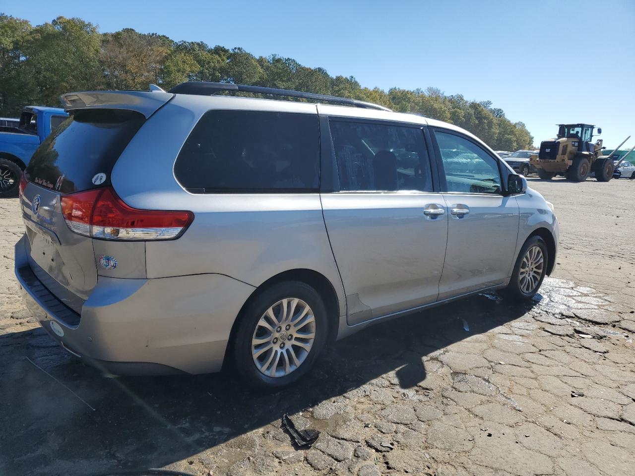 TOYOTA SIENNA XLE