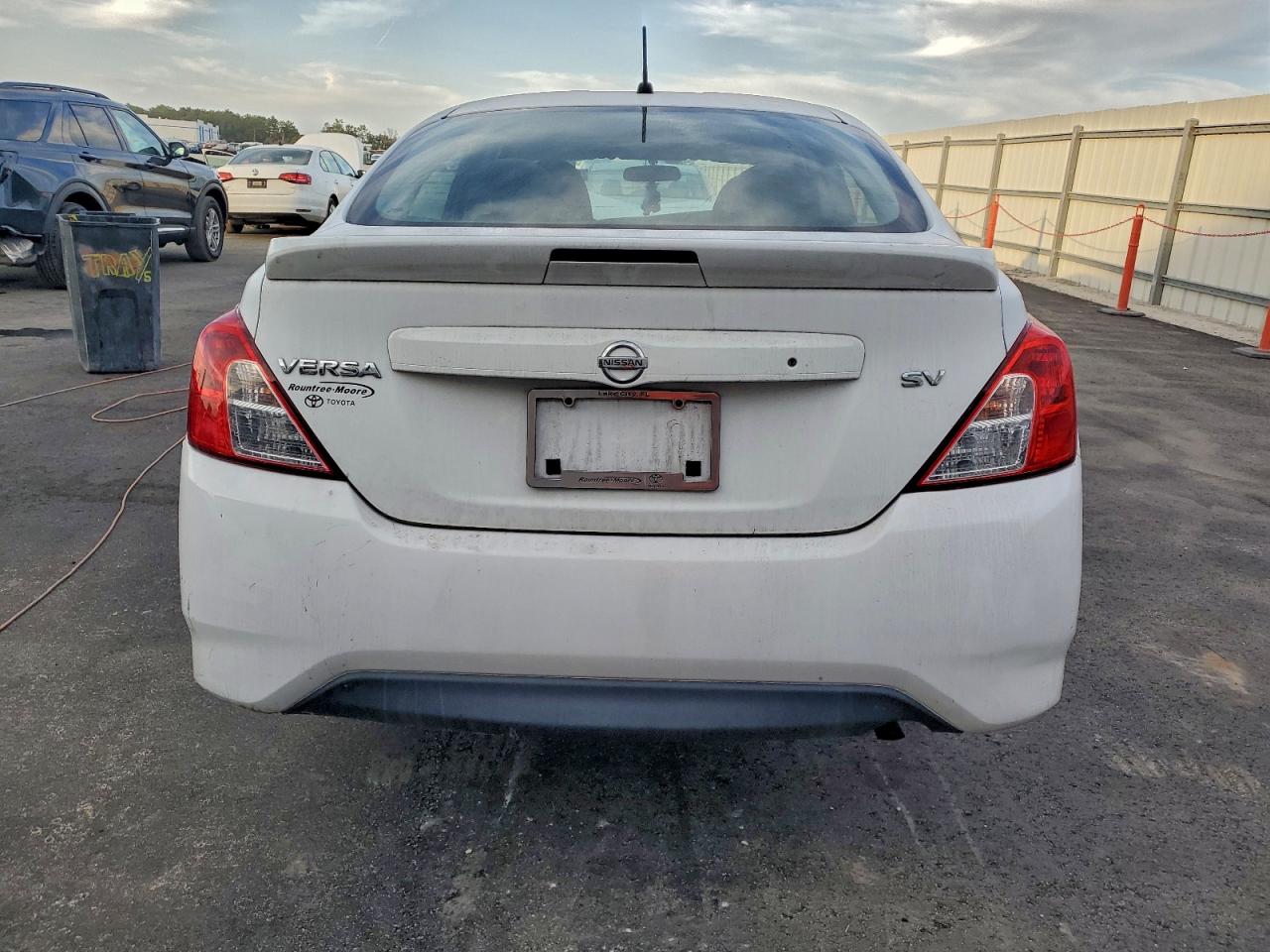 NISSAN VERSA S