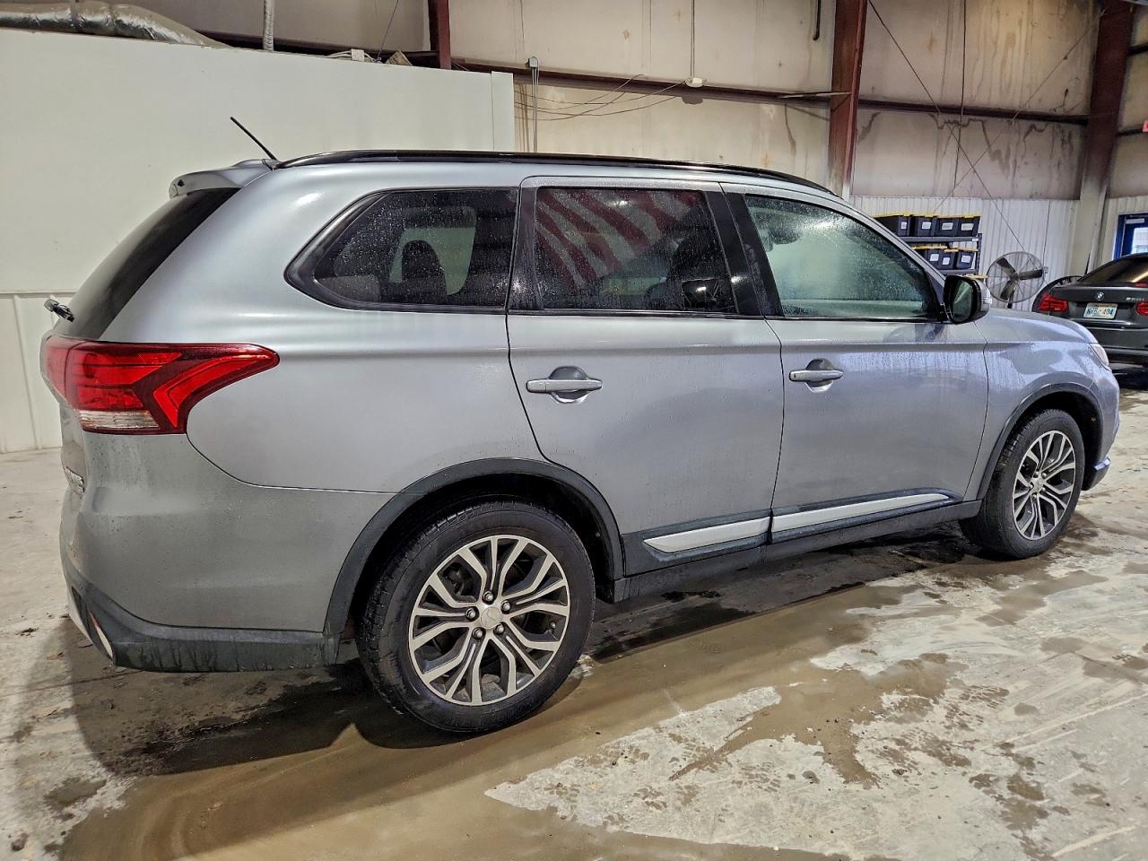 MITSUBISHI OUTLANDER SE