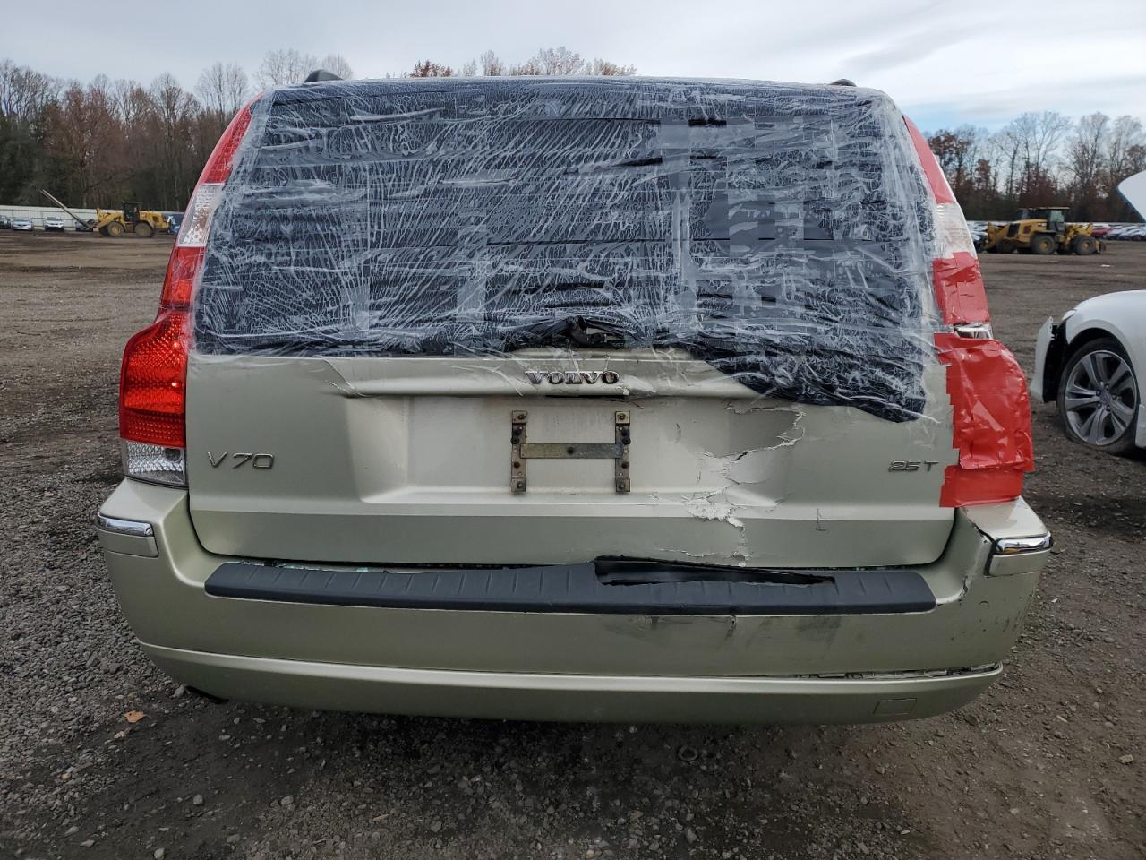 Lot #3285705661 2006 VOLVO V70 2.5T