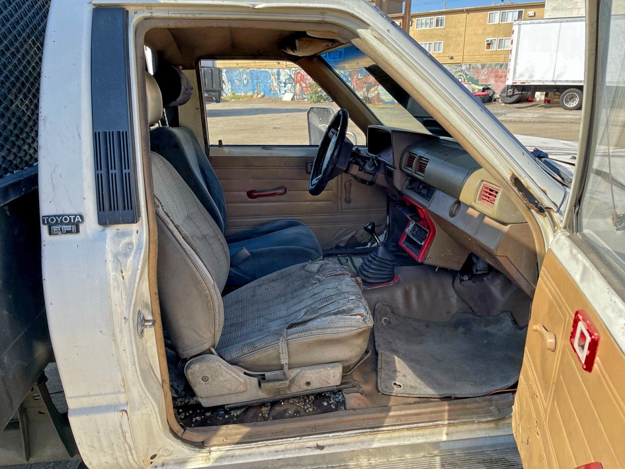 Lot #3302891893 1988 TOYOTA PICKUP CAB