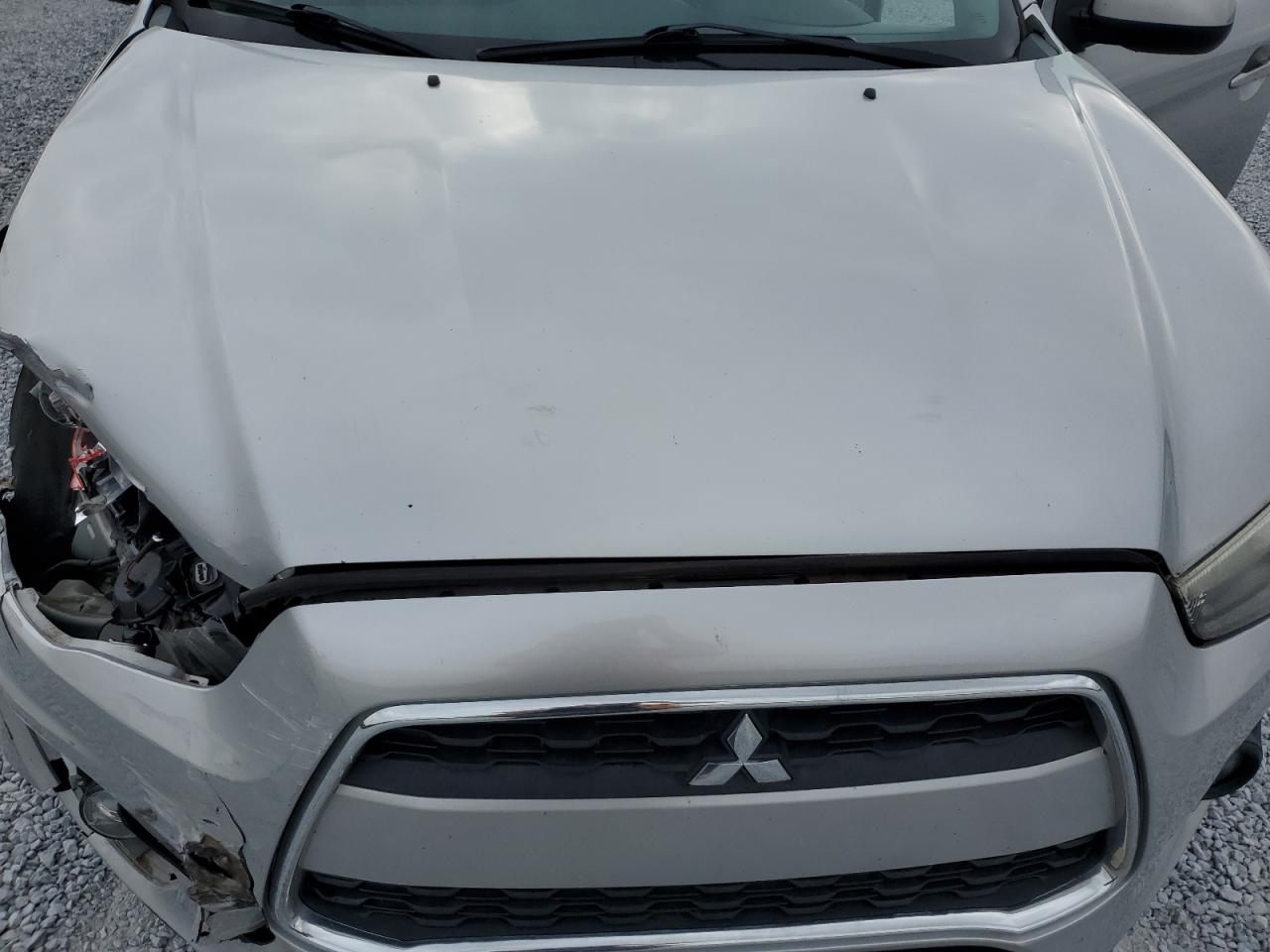 MITSUBISHI OUTLANDER SE