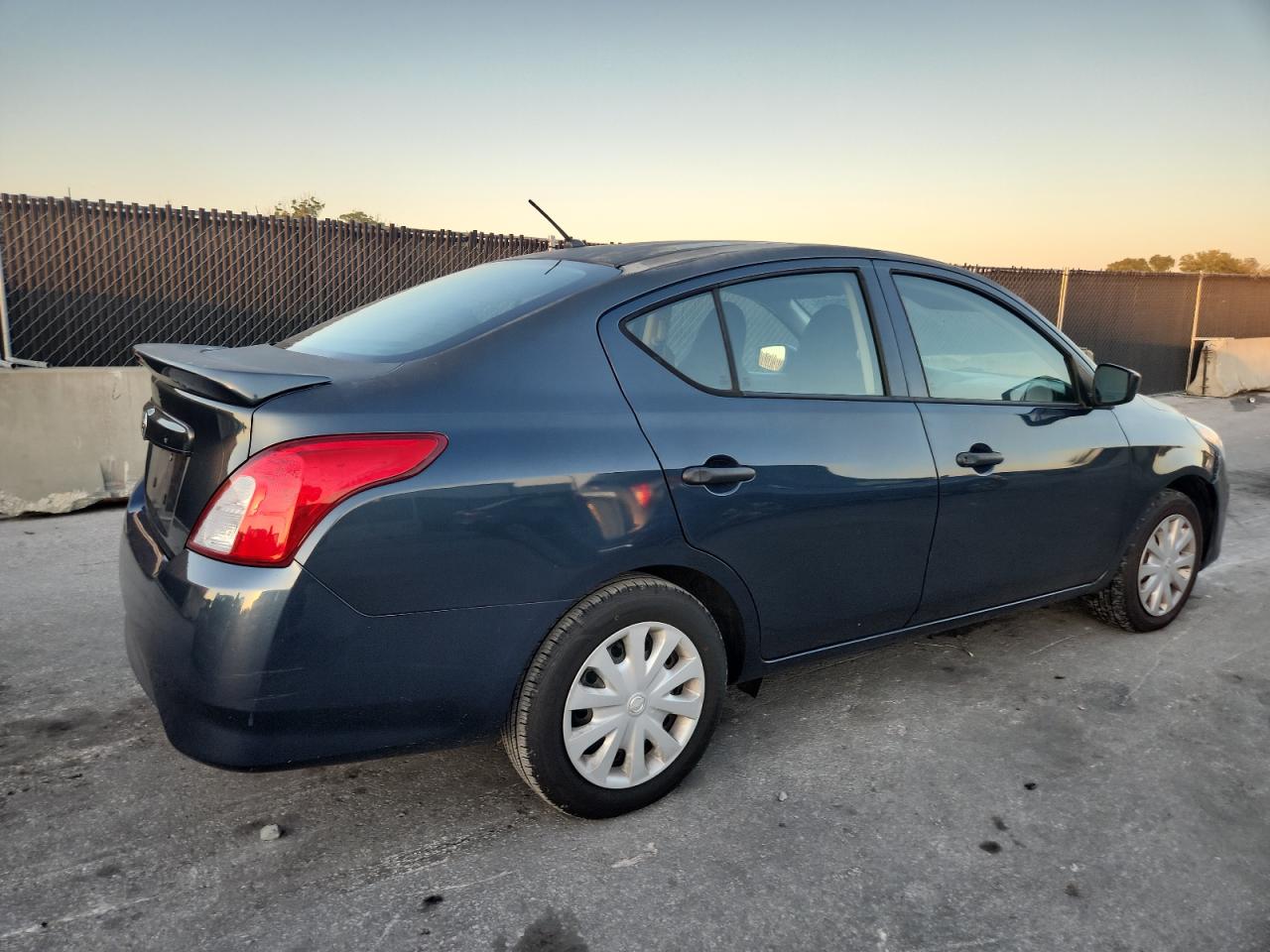NISSAN VERSA S