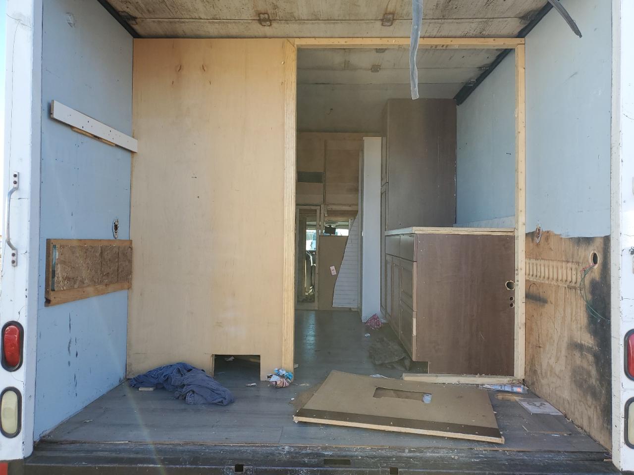 FORD ECONOLINE E450 SUPER DUTY CUTAWAY VAN