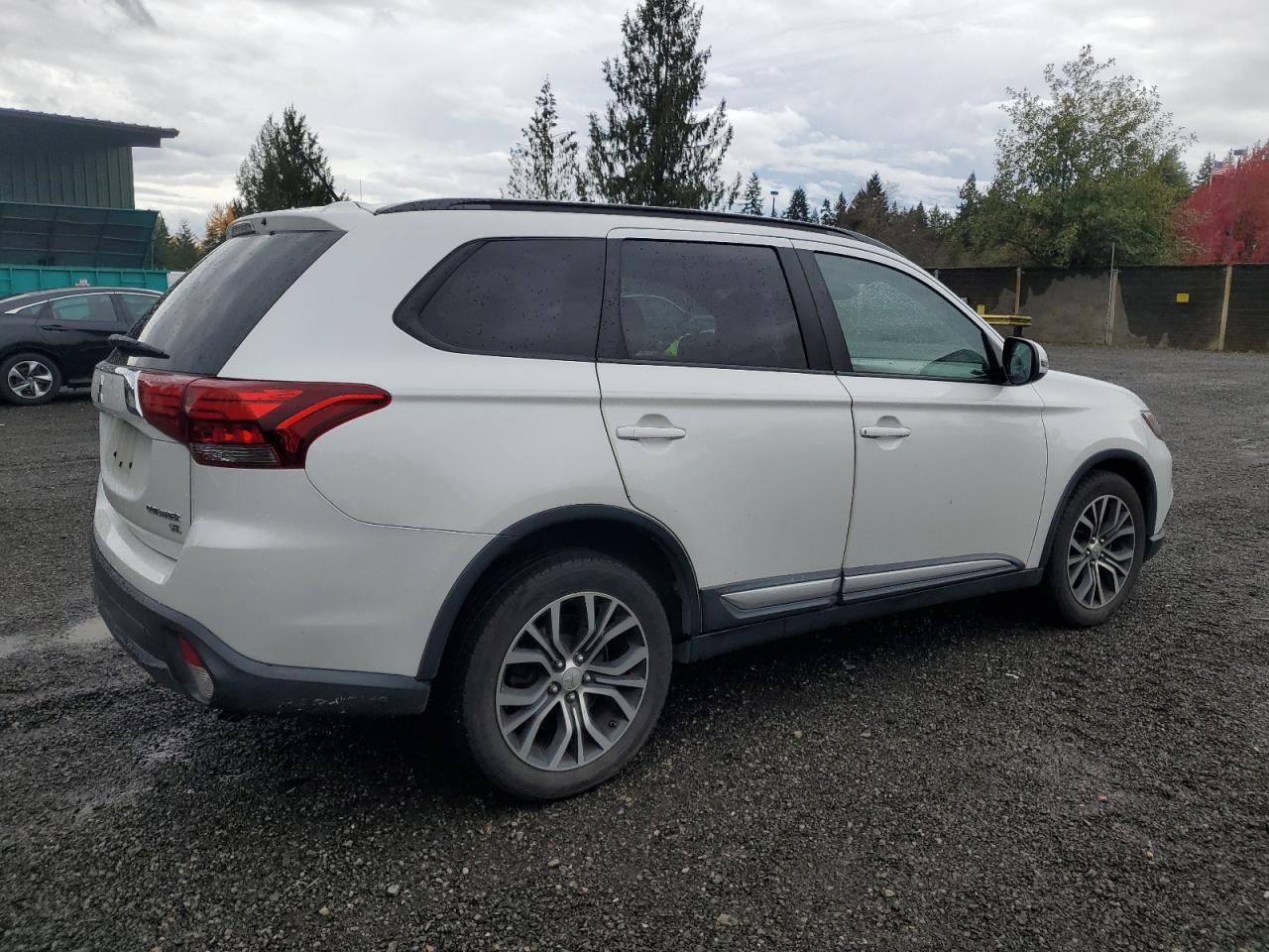 MITSUBISHI OUTLANDER SE