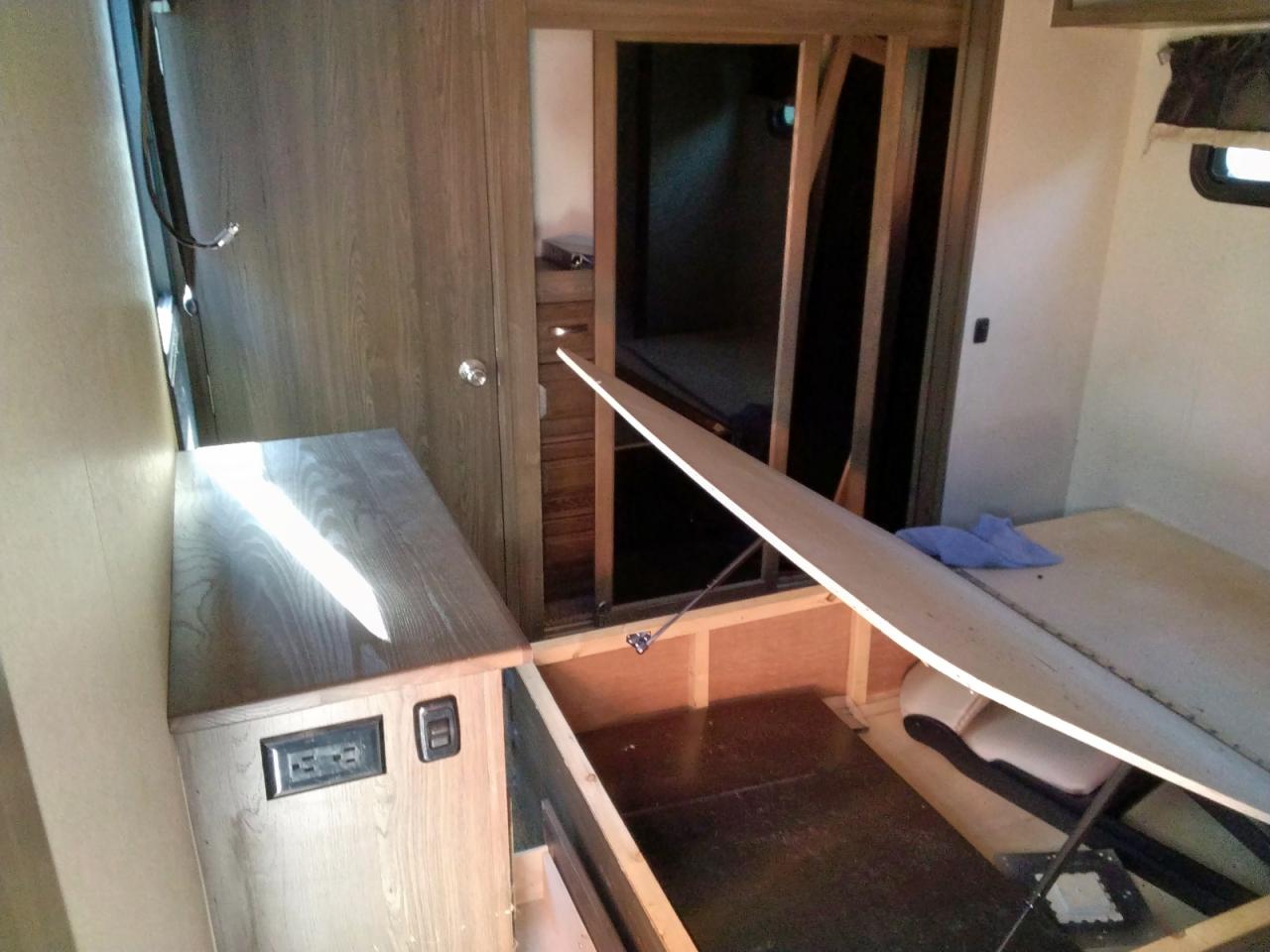 Lot #3281608389 2017 EVGR SERIES M-375RLBH