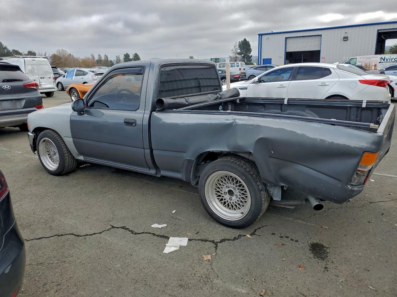 Lot #3311444337 1990 TOYOTA PICKUP 1/2