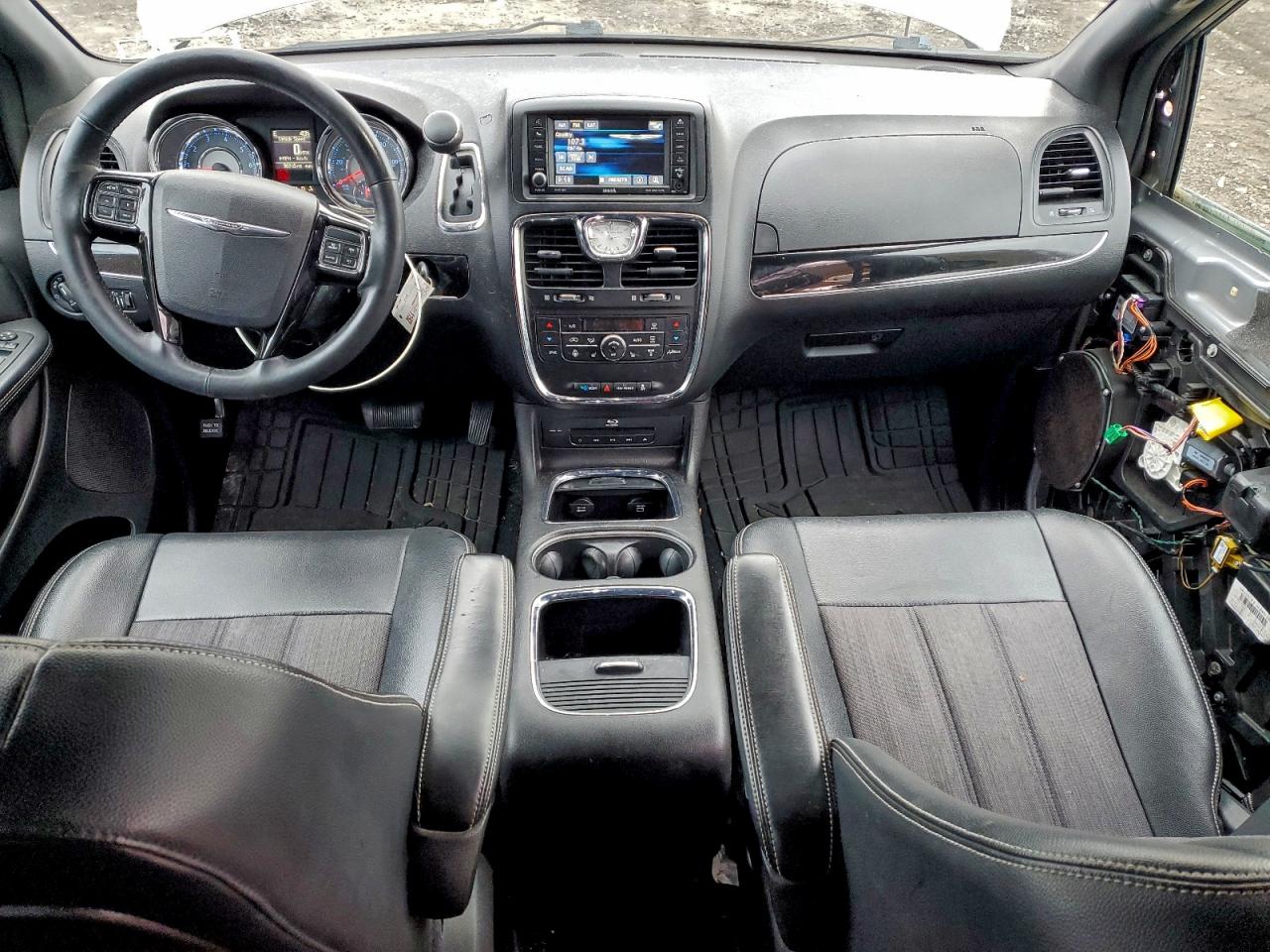 CHRYSLER TOWN & COUNTRY S