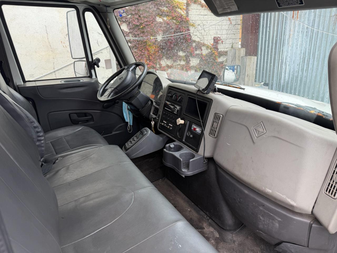 Lot #3291173991 2013 INTERNATIONAL 4000 4400