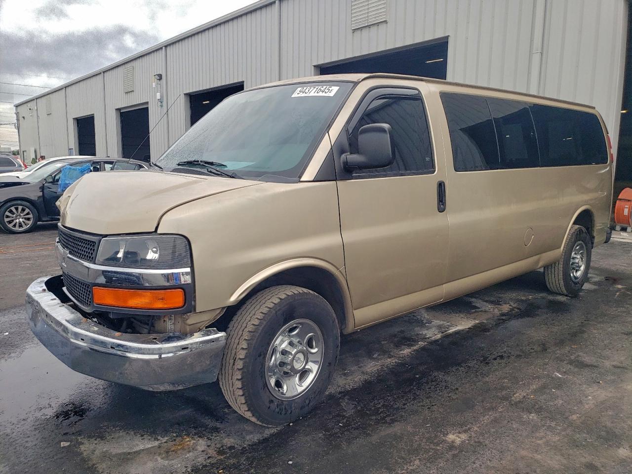 CHEVROLET EXPRESS LT