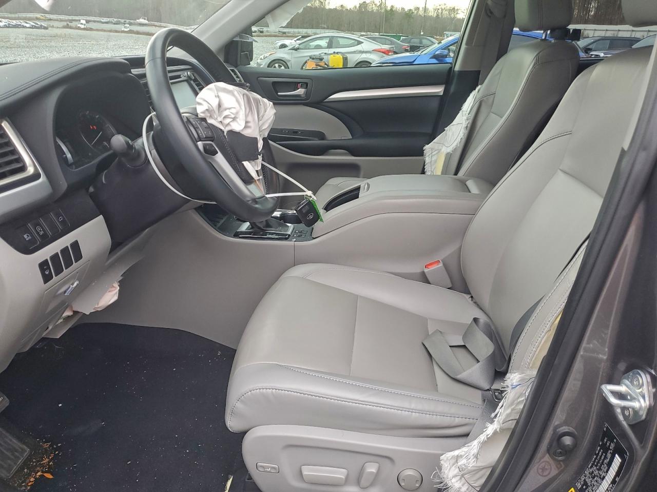 TOYOTA HIGHLANDER SE