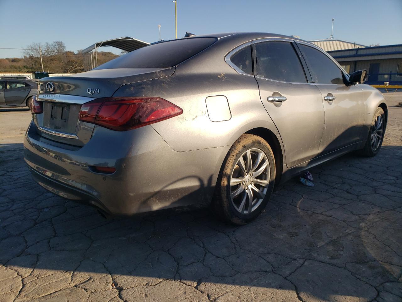 INFINITI Q70 3.7
