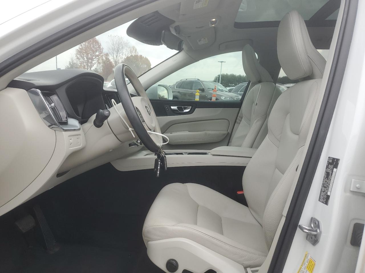 VOLVO XC60 T5 MOMENTUM