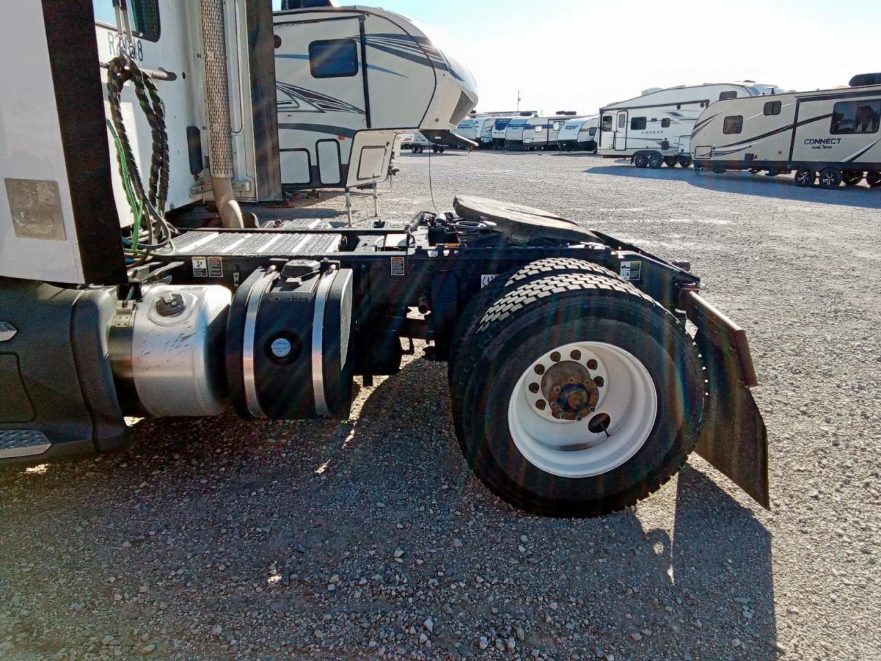 Lot #3315783368 2018 PETERBILT TRACTOR 579