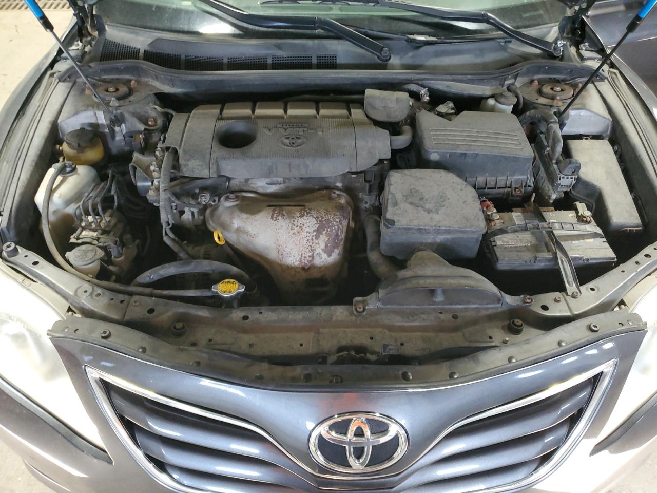 TOYOTA CAMRY BASE