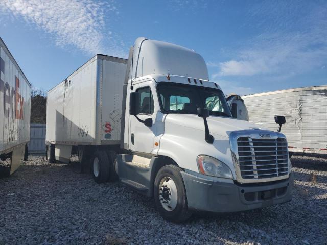 Global Auto Auctions: 2015 FREIGHTLINER CASCADIA 1