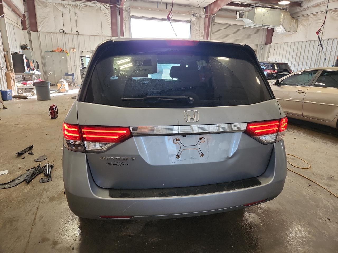 Lot #3302923111 2016 HONDA ODYSSEY EX