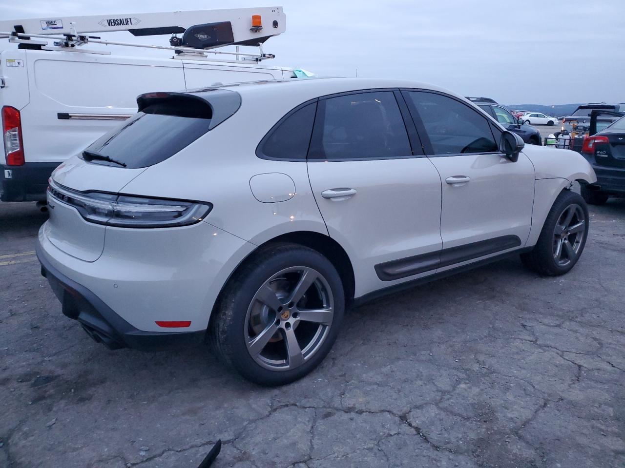 PORSCHE MACAN BASE