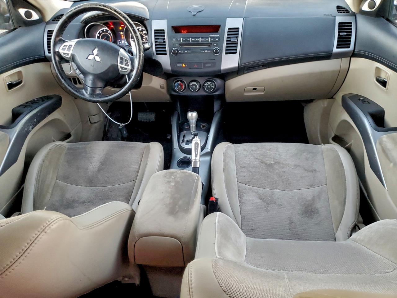 MITSUBISHI OUTLANDER SE