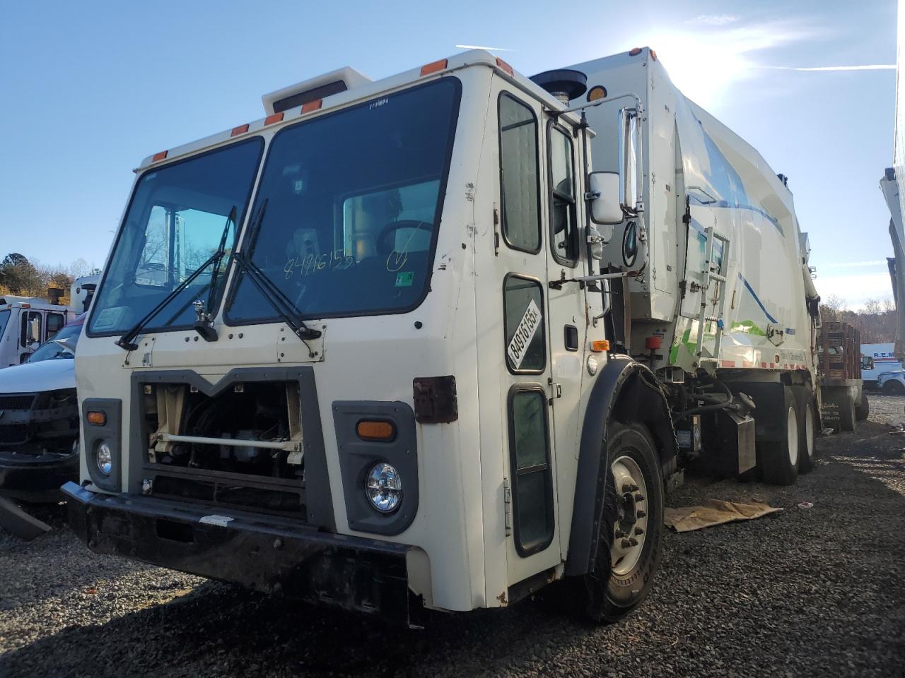 Lot #3315998090 2015 MACK 600 LEU600