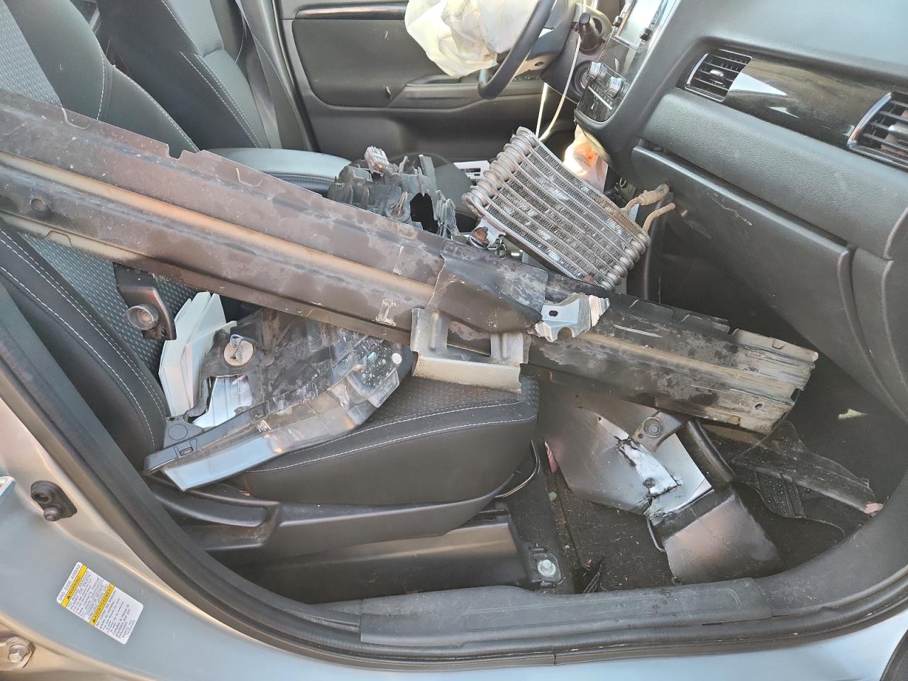 MITSUBISHI OUTLANDER SE