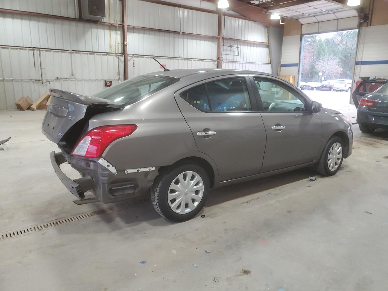 NISSAN VERSA S