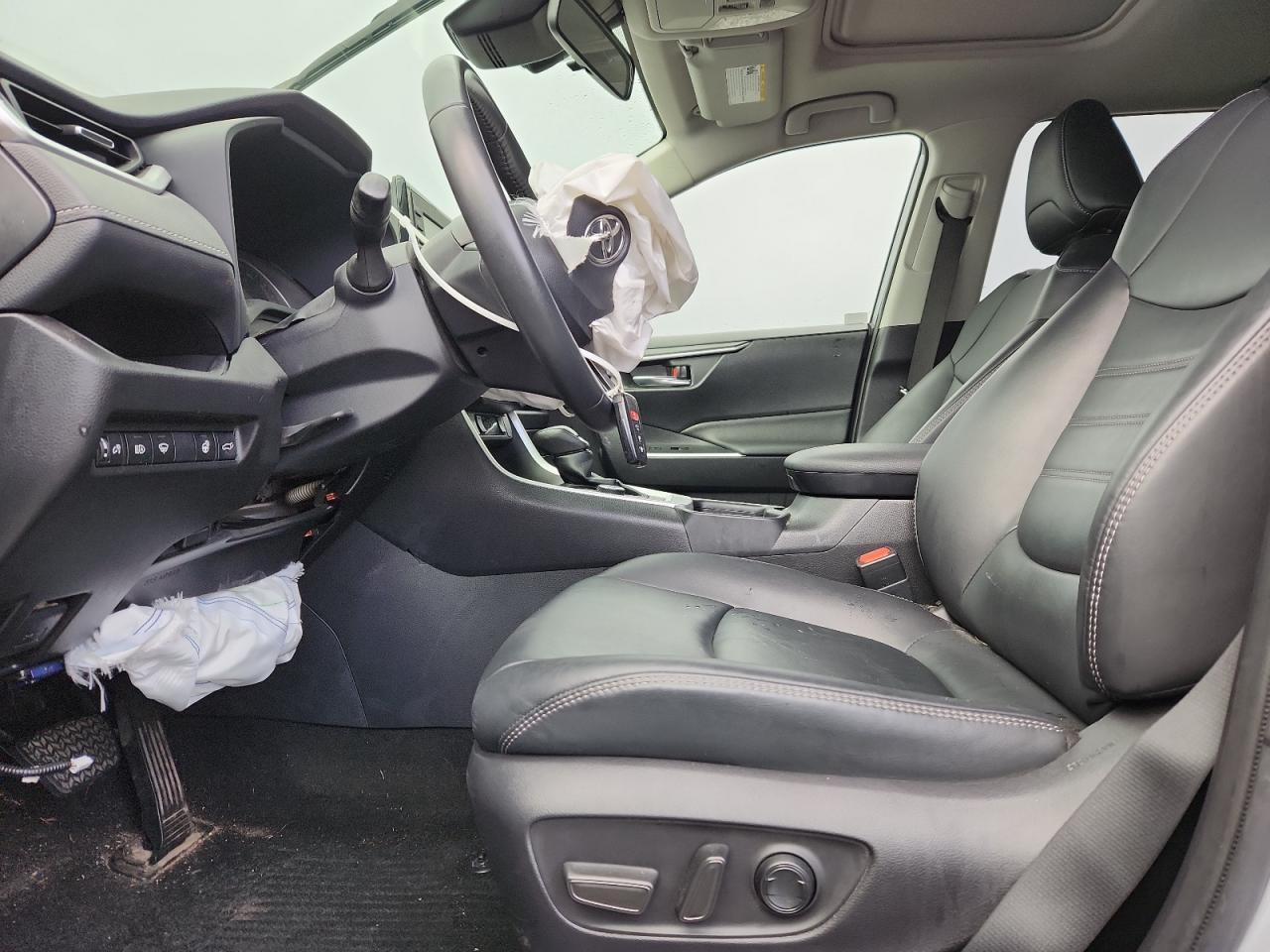 TOYOTA RAV4 XLE PREMIUM