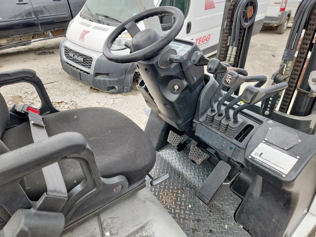 Lot #3304635942 2014 NISS FORKLIFT