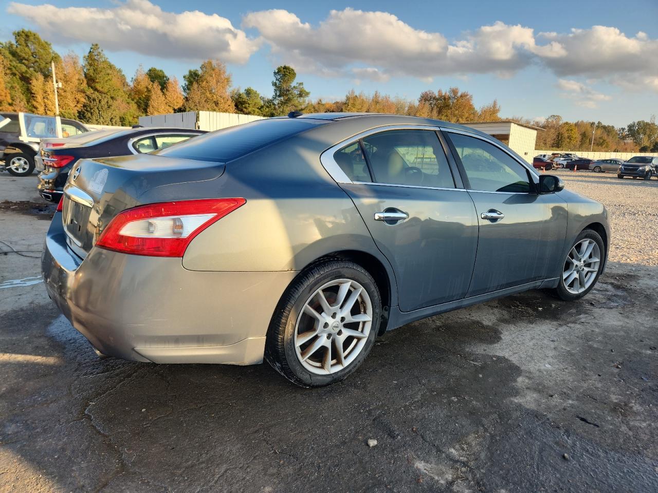 NISSAN MAXIMA S