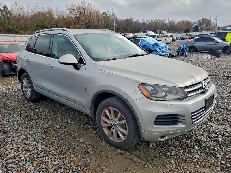 2013 VOLKSWAGEN TOUAREG V6 #3301601637