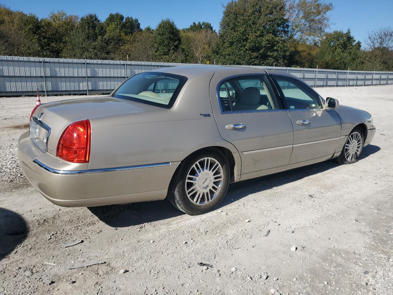 Lot #3284826524 2006 LINCOLN TOWN CAR S